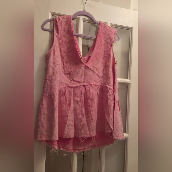 POL Textured Candy Pink V-Neck Top With Front Collar & Zip-Up Back - Picture 3 of 7
